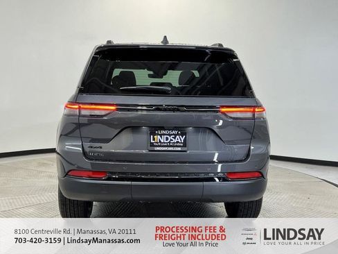 New 2025 Jeep Grand Cherokee Laredo image 5