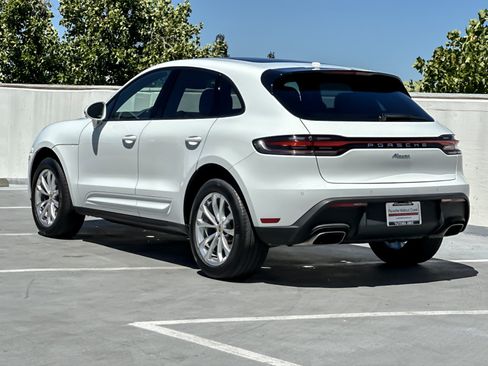 Certified 2023 Porsche Macan AWD/4WD image 3