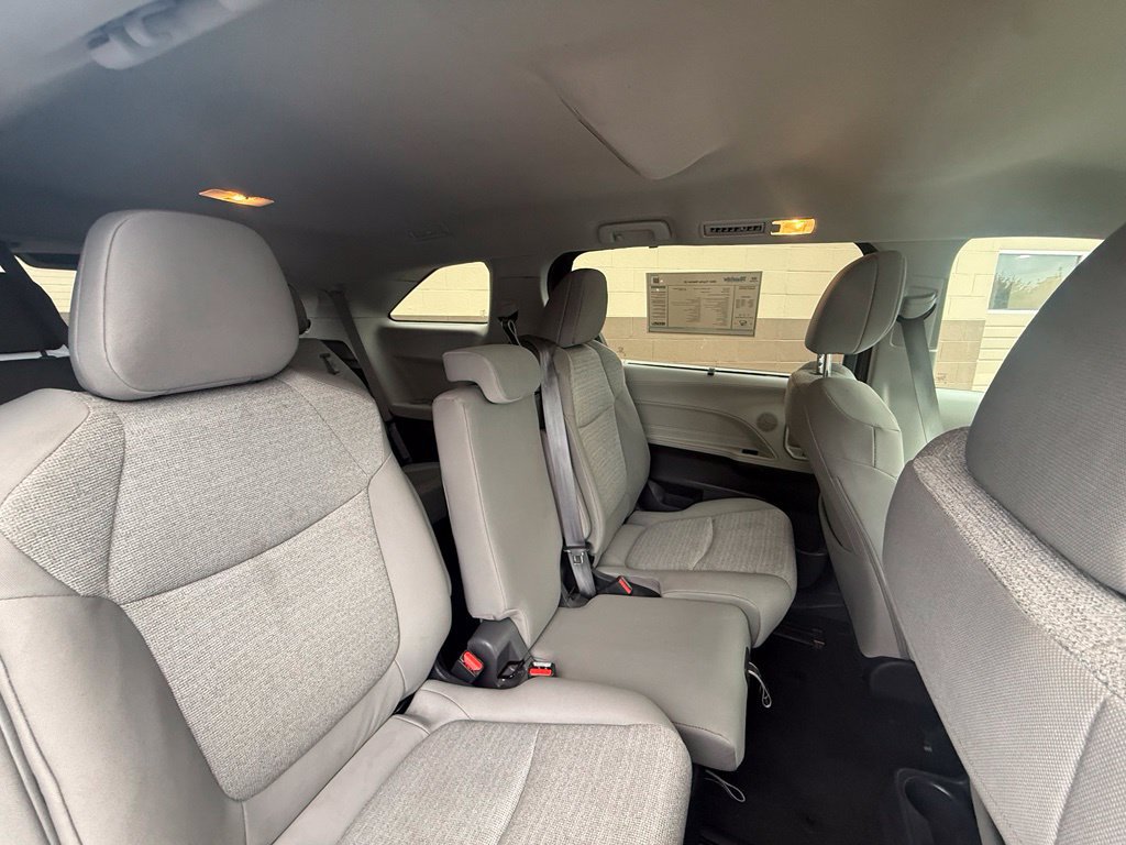 Used 2024 Toyota Sienna LE FWD image 16