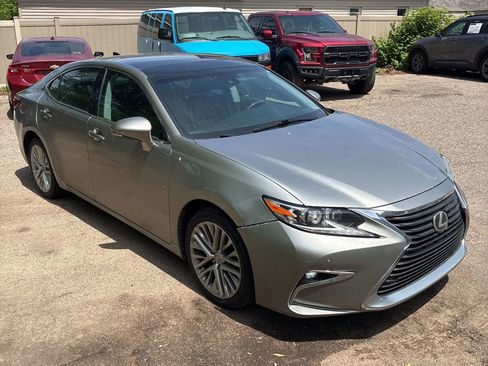 Used 2018 Lexus ES 350 w/ Luxury Package w/Wood Trim FWD image 2