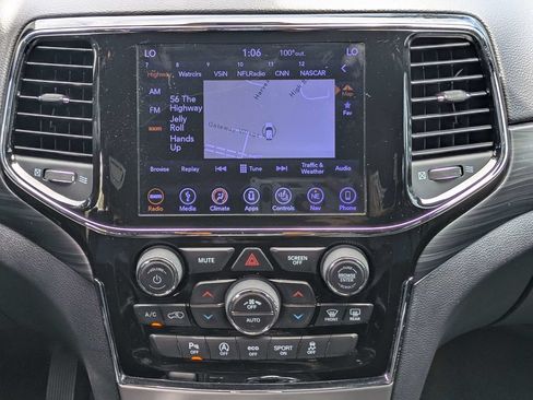 Used 2019 Jeep Grand Cherokee Altitude RWD image 18