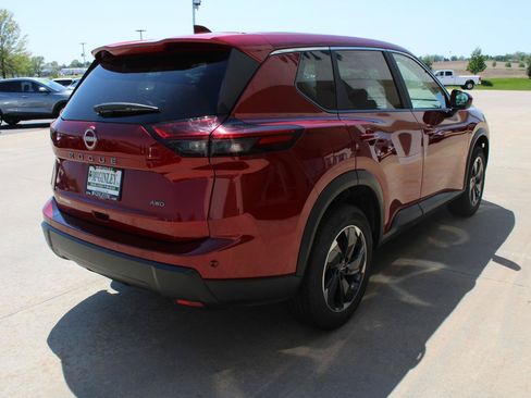 Used 2025 Nissan Rogue SV AWD/4WD image 7