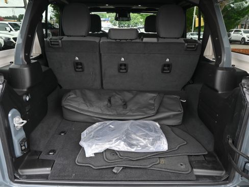 Used 2025 Jeep Wrangler Unlimited Sahara AWD/4WD image 32