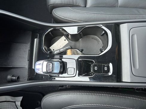 Certified 2025 Volvo XC40 B5 Plus image 31