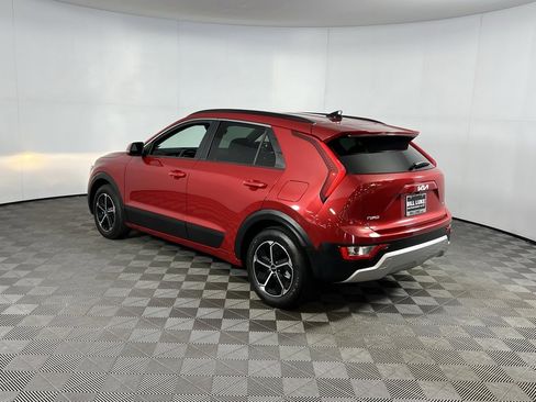 Used 2023 Kia Niro EX image 7