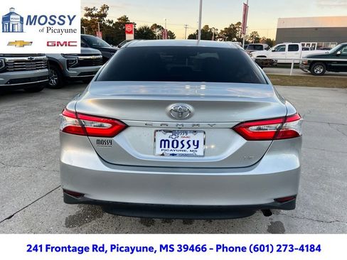 Used 2018 Toyota Camry LE image 6