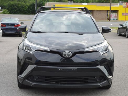 Used 2018 Toyota C-HR XLE FWD image 3