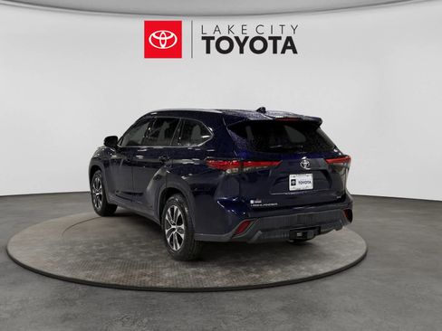 Used 2022 Toyota Highlander XLE FWD image 5