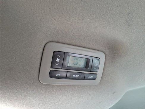 Used 2013 Toyota Sienna LE w/ Towing Pkg image 16