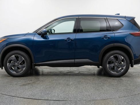 Used 2025 Nissan Rogue SV image 5