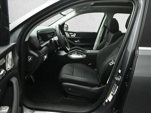 New 2026 Mercedes-Benz GLS 450 4MATIC image 9