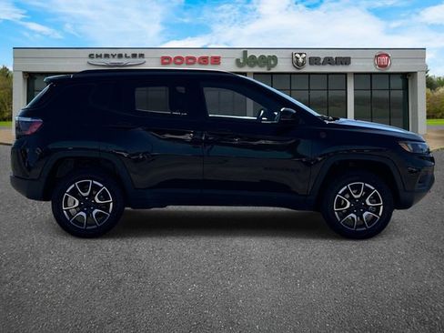 Certified 2024 Jeep Compass Trailhawk w/ Trailhawk Convenience Group AWD/4WD image 4