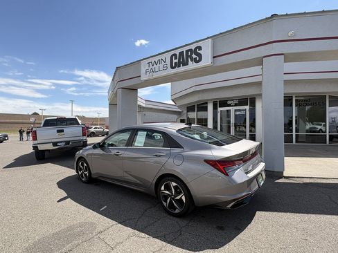 Used 2021 Hyundai Elantra Limited FWD image 7