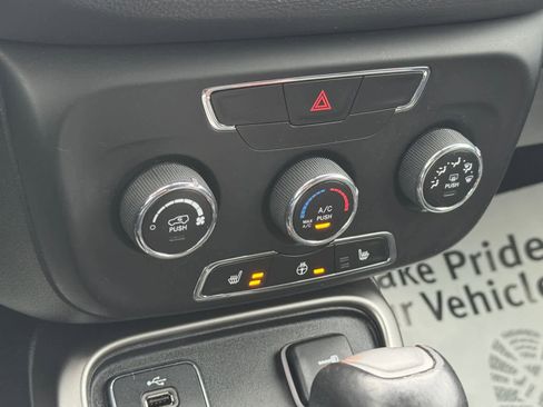 Used 2018 Jeep Compass Latitude w/ Cold Weather Group image 4