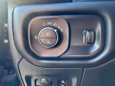 Used 2023 RAM 1500 Big Horn AWD/4WD image 31