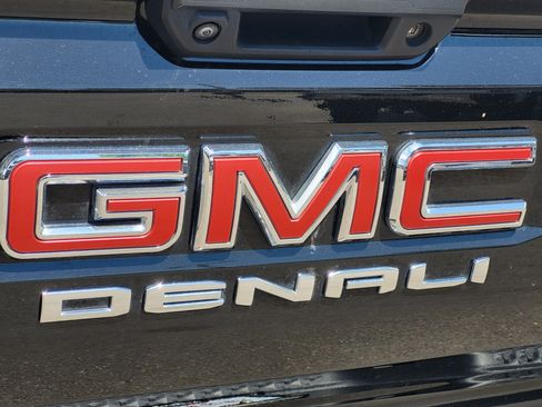 Used 2025 GMC Canyon Denali AWD/4WD image 11