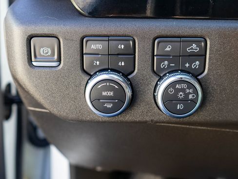 Used 2024 GMC Sierra 3500 SLT w/ X31 Off-Road Package image 17