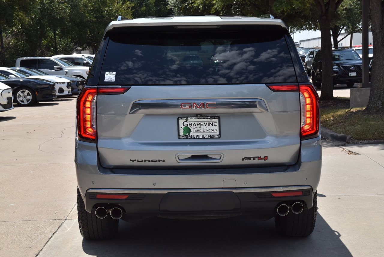 Used 2024 GMC Yukon AT4 w/ Technology Package AWD/4WD image 9