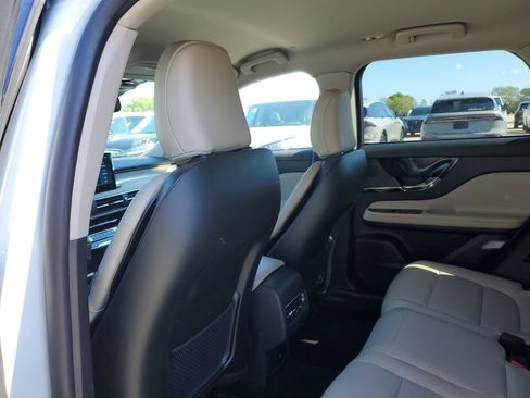 New 2026 Lincoln Corsair Premiere image 10