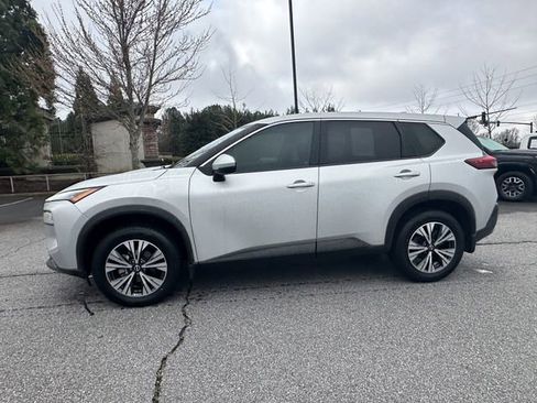 Used 2022 Nissan Rogue SV image 5