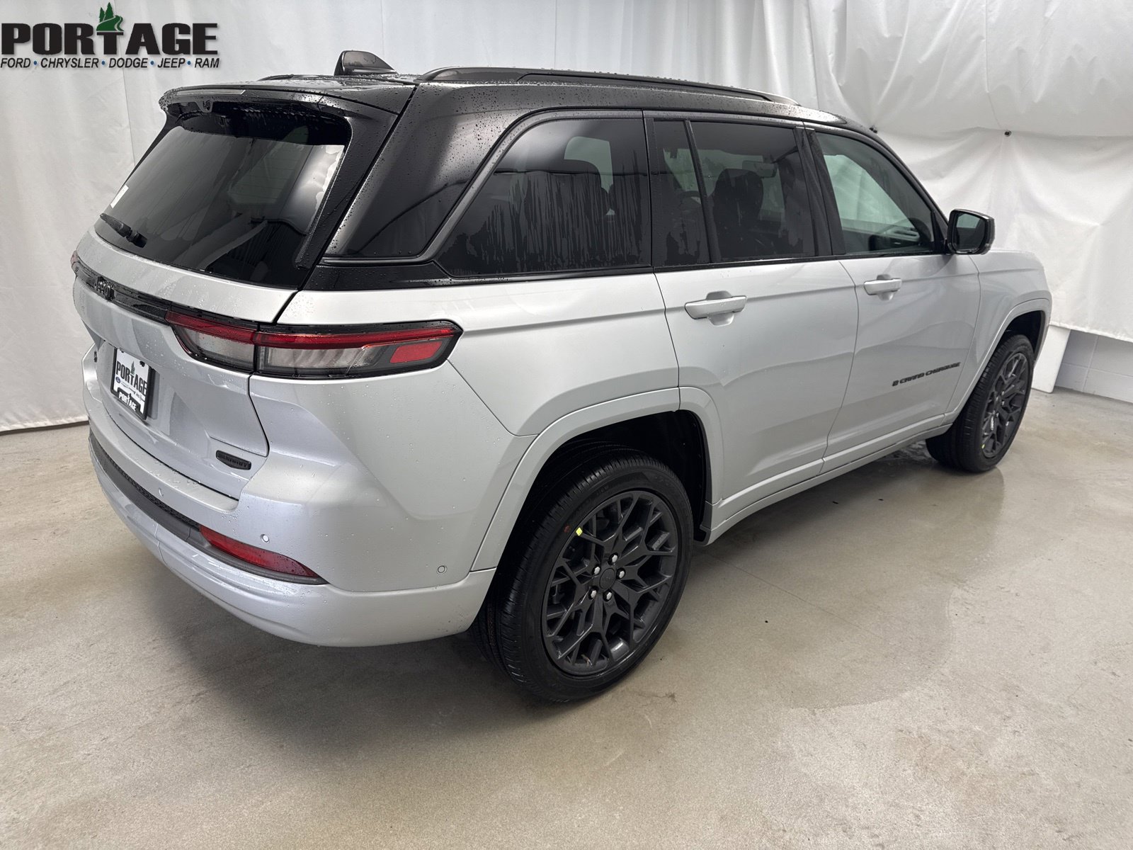 New 2026 Jeep Grand Cherokee Summit w/ Obsidian Package AWD/4WD image 2