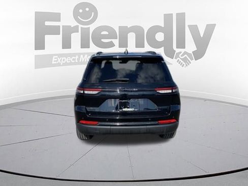 Used 2023 Jeep Grand Cherokee Limited w/ Black Appearance Package AWD/4WD image 6