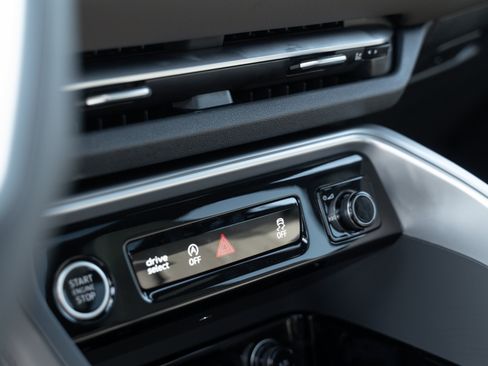 New 2025 Audi Q5 Premium Plus image 12