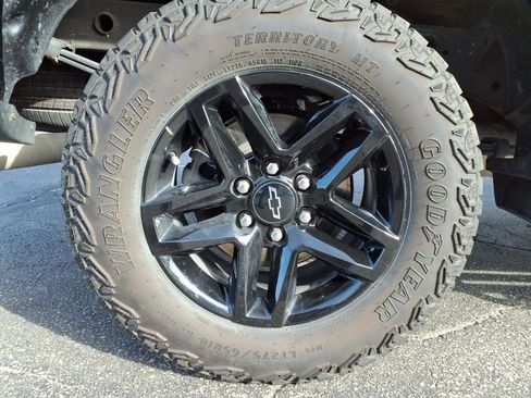 Used 2025 Chevrolet Silverado 1500 Custom Trail Boss AWD/4WD image 42