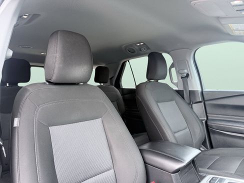 Used 2022 Ford Explorer XLT image 54