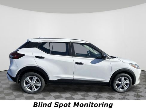 Certified 2025 Nissan Kicks Play S FWD image 3