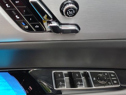 New 2026 Cadillac Vistiq Platinum w/ LPO, Floor Liner Package image 10