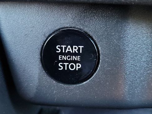 Used 2024 Nissan Rogue S FWD image 31