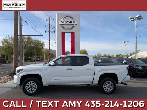 Used 2025 Toyota Tacoma SR5 AWD/4WD image 1