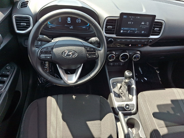 Used 2025 Hyundai Venue SEL FWD image 11