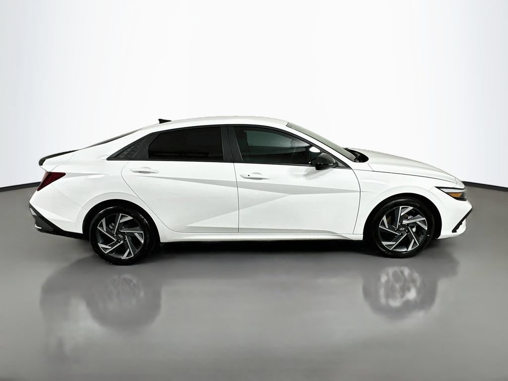 Used 2025 Hyundai Elantra Sport FWD image 4