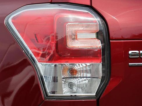 Used 2018 Subaru Forester 2.5i Premium AWD/4WD image 11