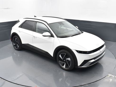 New 2025 Hyundai Ioniq 5 SEL image 24