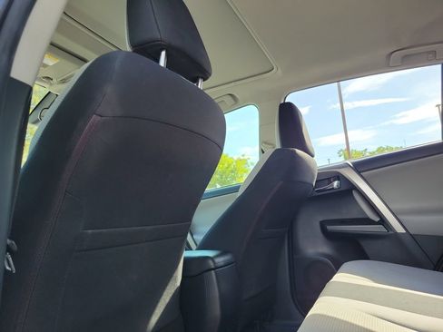 Used 2018 Toyota RAV4 XLE FWD image 18
