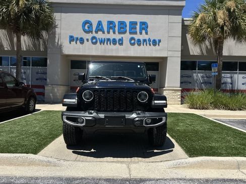 Used 2023 Jeep Gladiator Sport AWD/4WD image 3