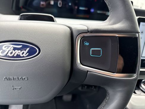 Used 2025 Ford Expedition Active AWD/4WD image 27