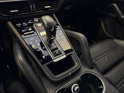 Used 2023 Porsche Cayenne Platinum Edition image 19