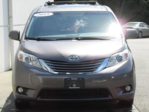 Used 2015 Toyota Sienna XLE Premium FWD image 3