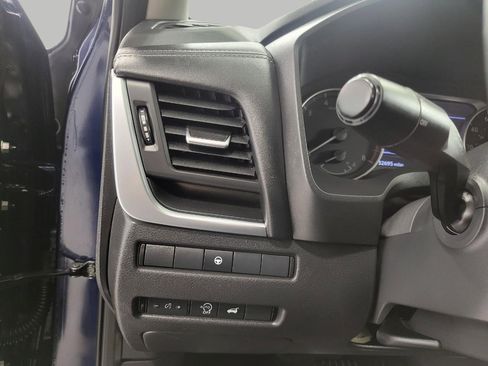 Used 2025 Nissan Rogue SV image 11