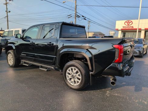 Used 2024 Toyota Tacoma SR5 AWD/4WD image 3
