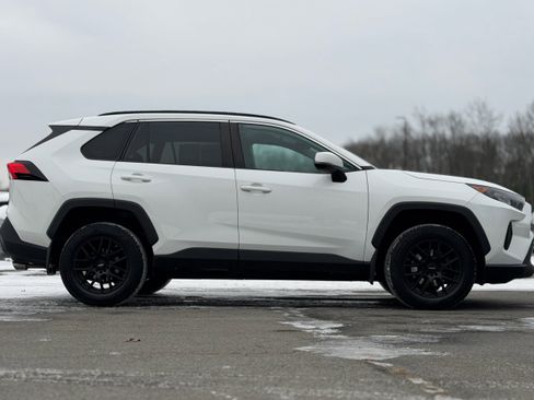 Used 2019 Toyota RAV4 LE image 13