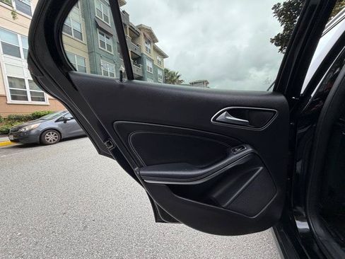 Used 2018 Mercedes-Benz GLA 250 image 41