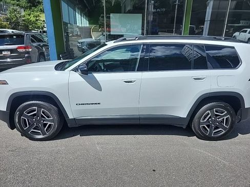 Used 2026 Jeep Cherokee Laredo AWD/4WD image 4