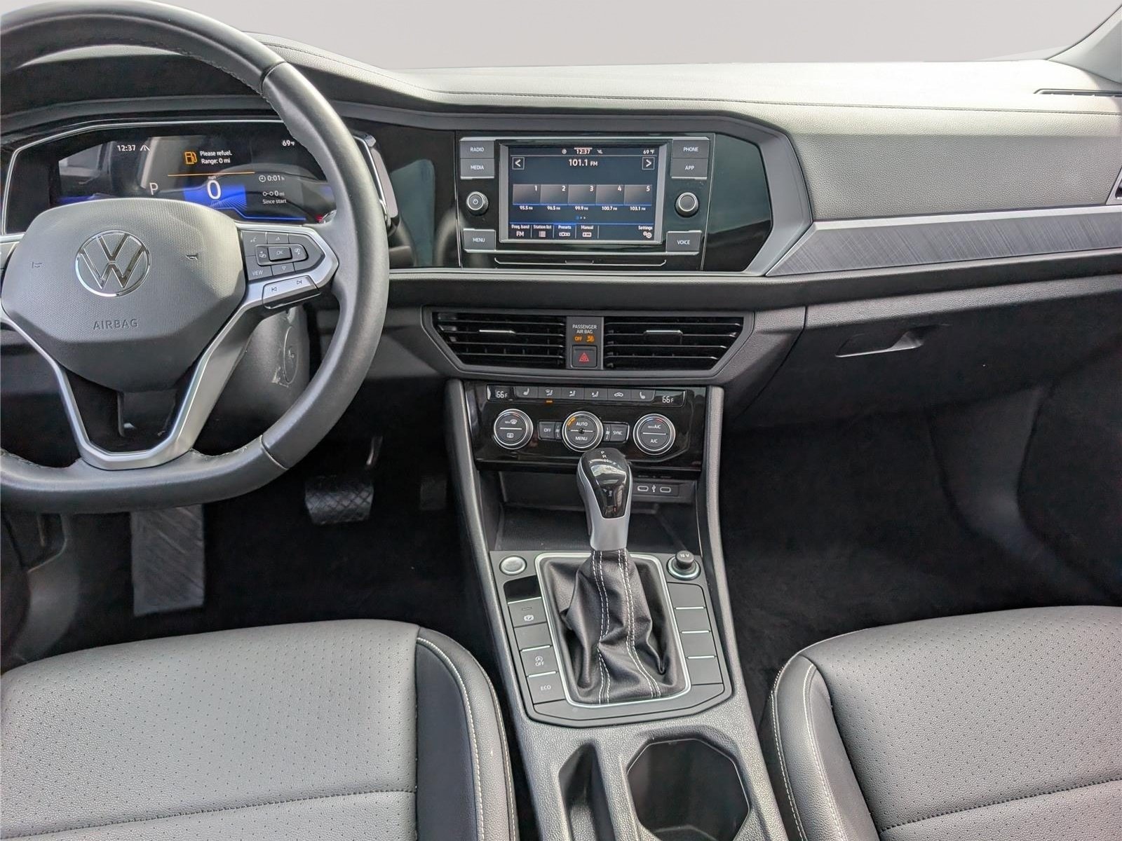 Used 2023 Volkswagen Jetta SE w/ Panoramic Sunroof Package FWD image 18