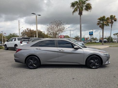 Used 2021 Hyundai Elantra SEL w/ Convenience Package image 2