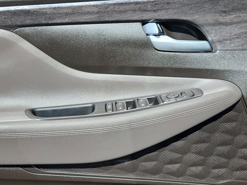 Used 2019 Hyundai Santa Fe SE image 6